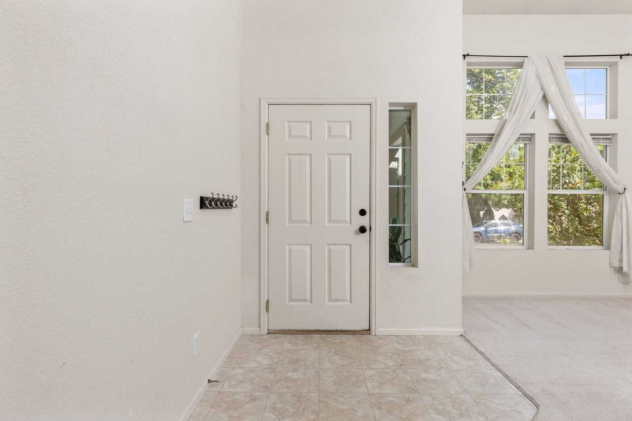 2021 Falcon Ridge Dr - Photo 7 of 37