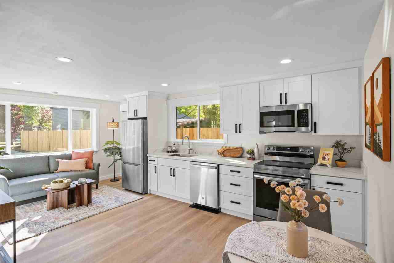9545 Wallingford Ave N - Photo 3 of 21