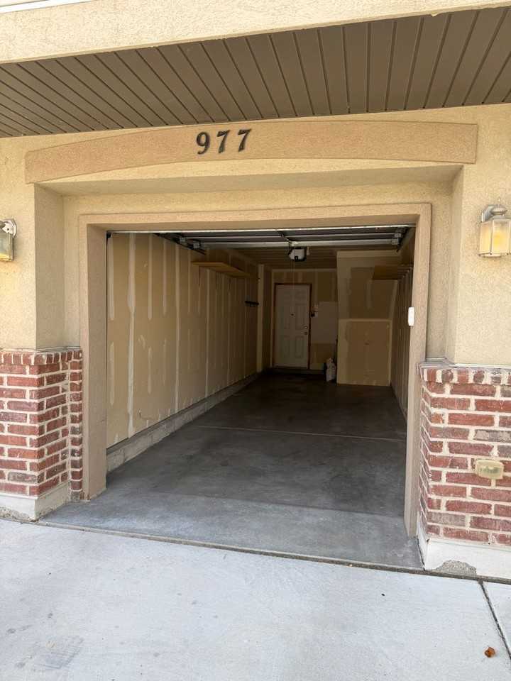 977 Chelsea Ln - Photo 3 of 32