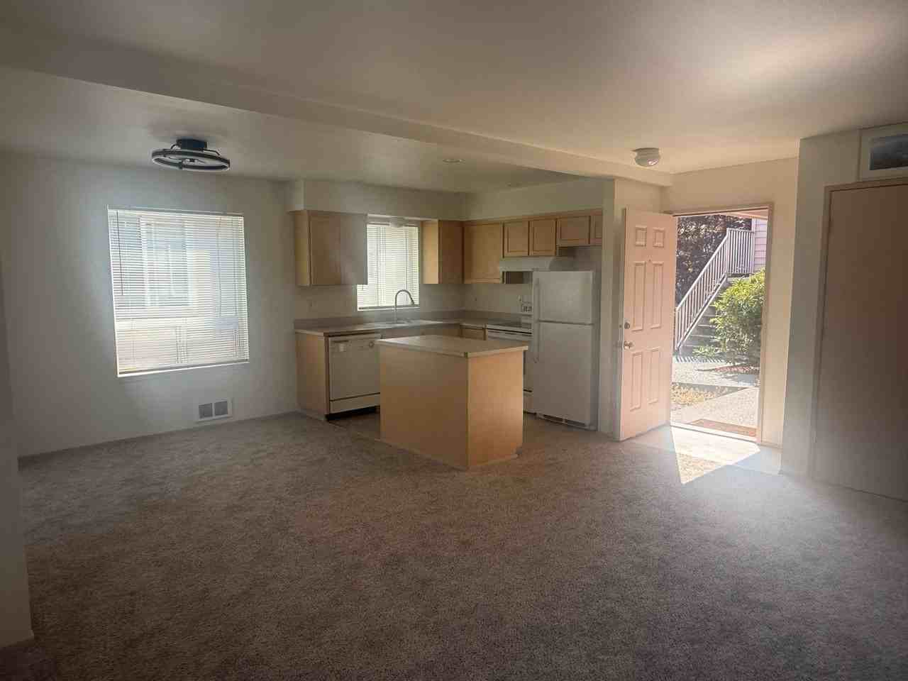 3208 Rockefeller Ave - Photo 2 of 17