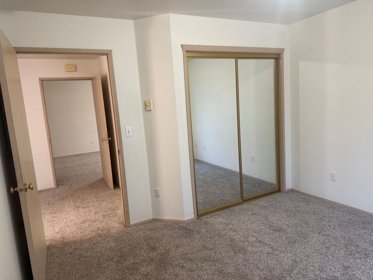 3208 Rockefeller Ave - Photo 4 of 17