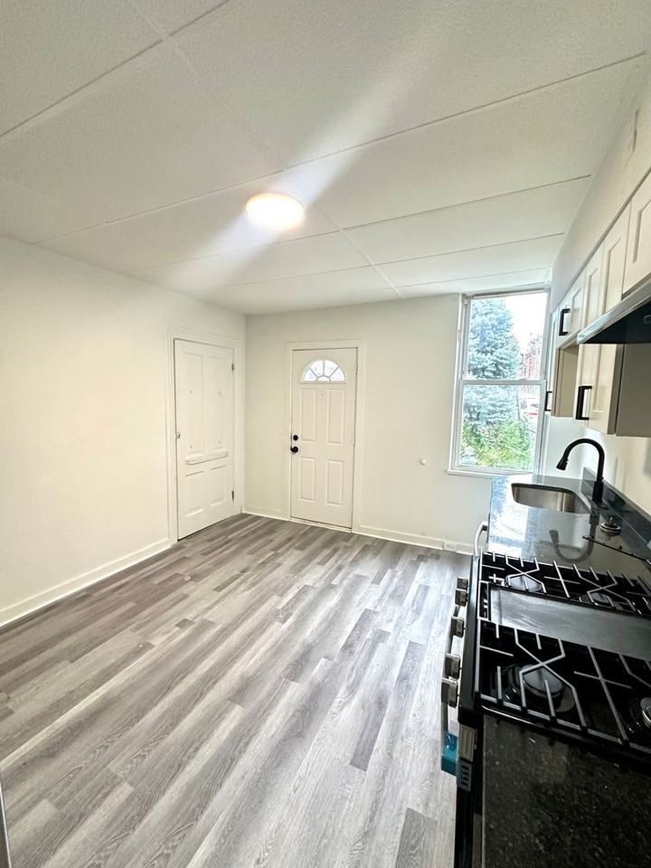 245 Ella St - Photo 2 of 10