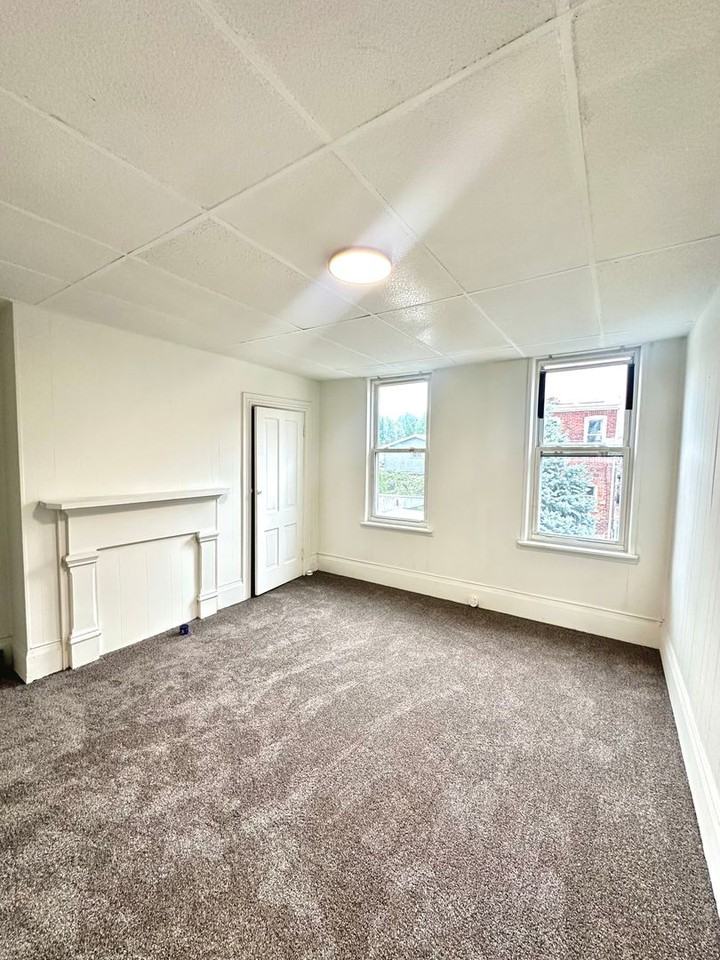 245 Ella St - Photo 5 of 10
