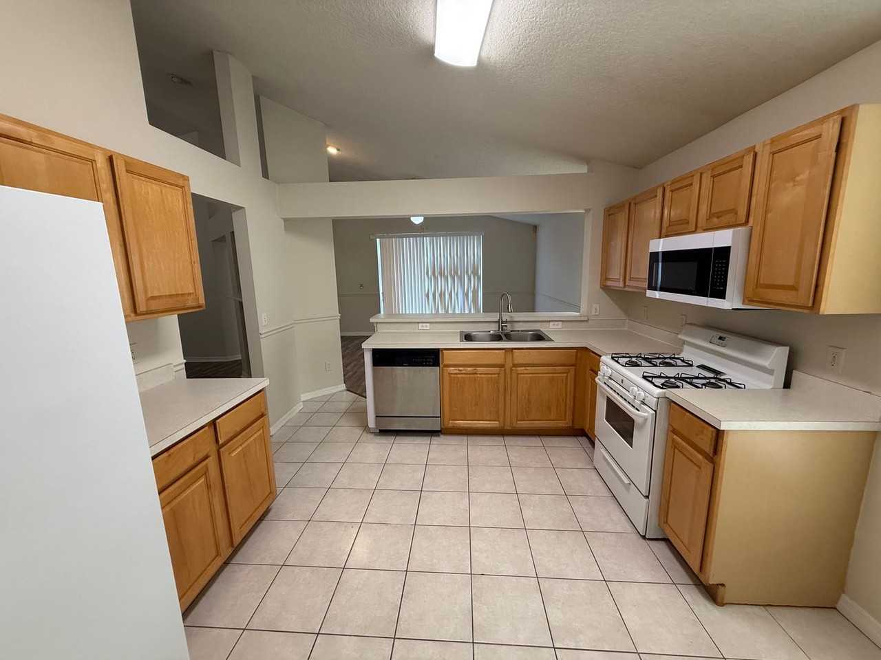 12464 Castlemain Trl - Photo 7 of 48