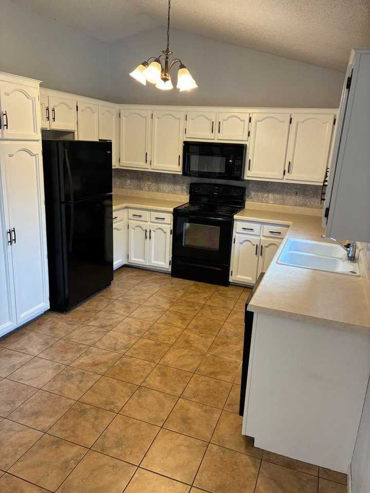 1823 Cedar Ridge Rd - Photo 4 of 19