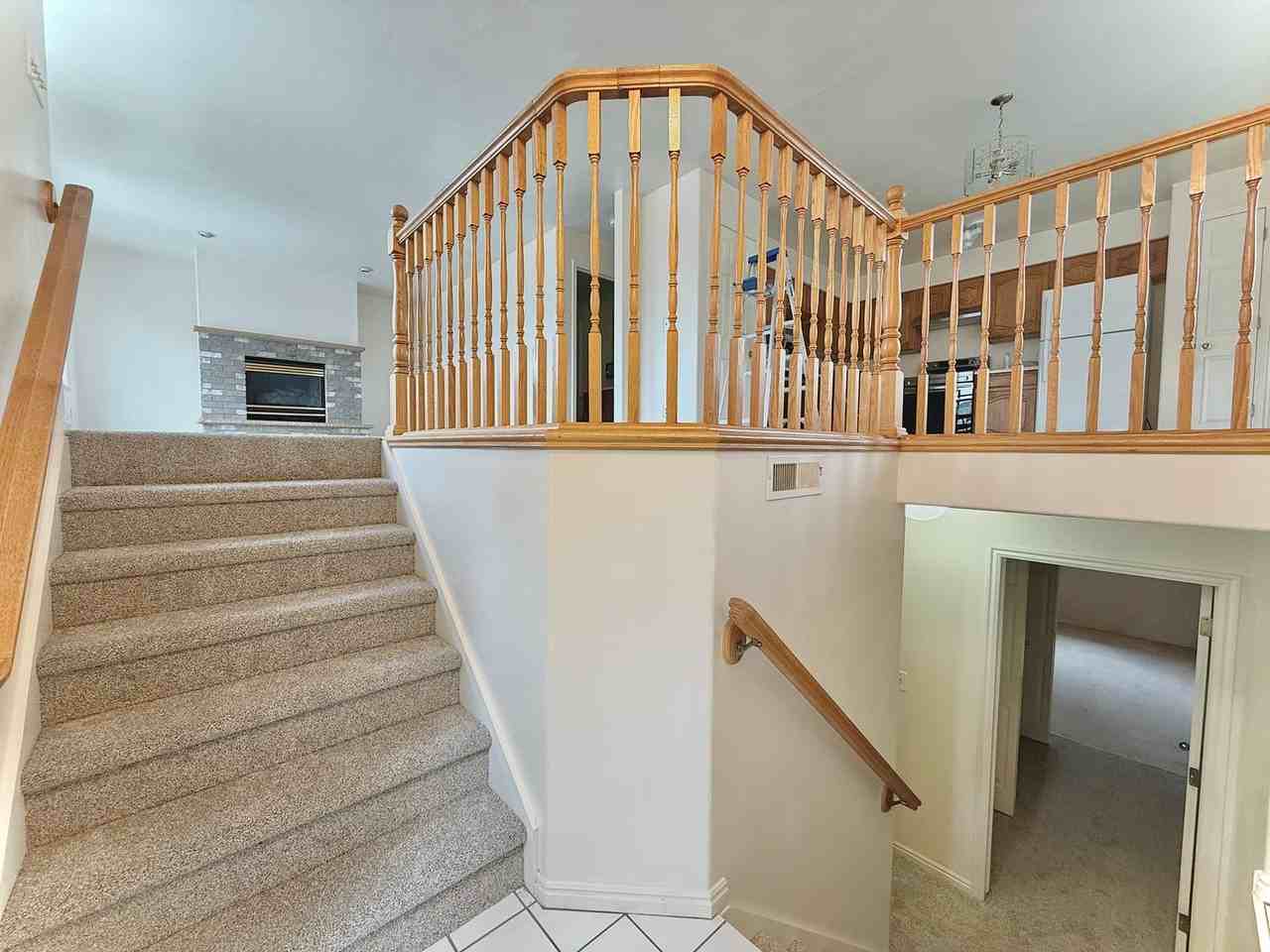 1080 E Elgin Ave - Photo 4 of 32