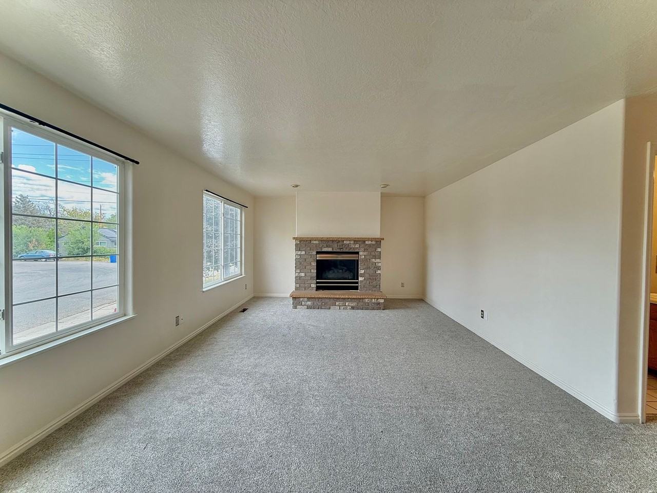 1080 E Elgin Ave - Photo 6 of 32