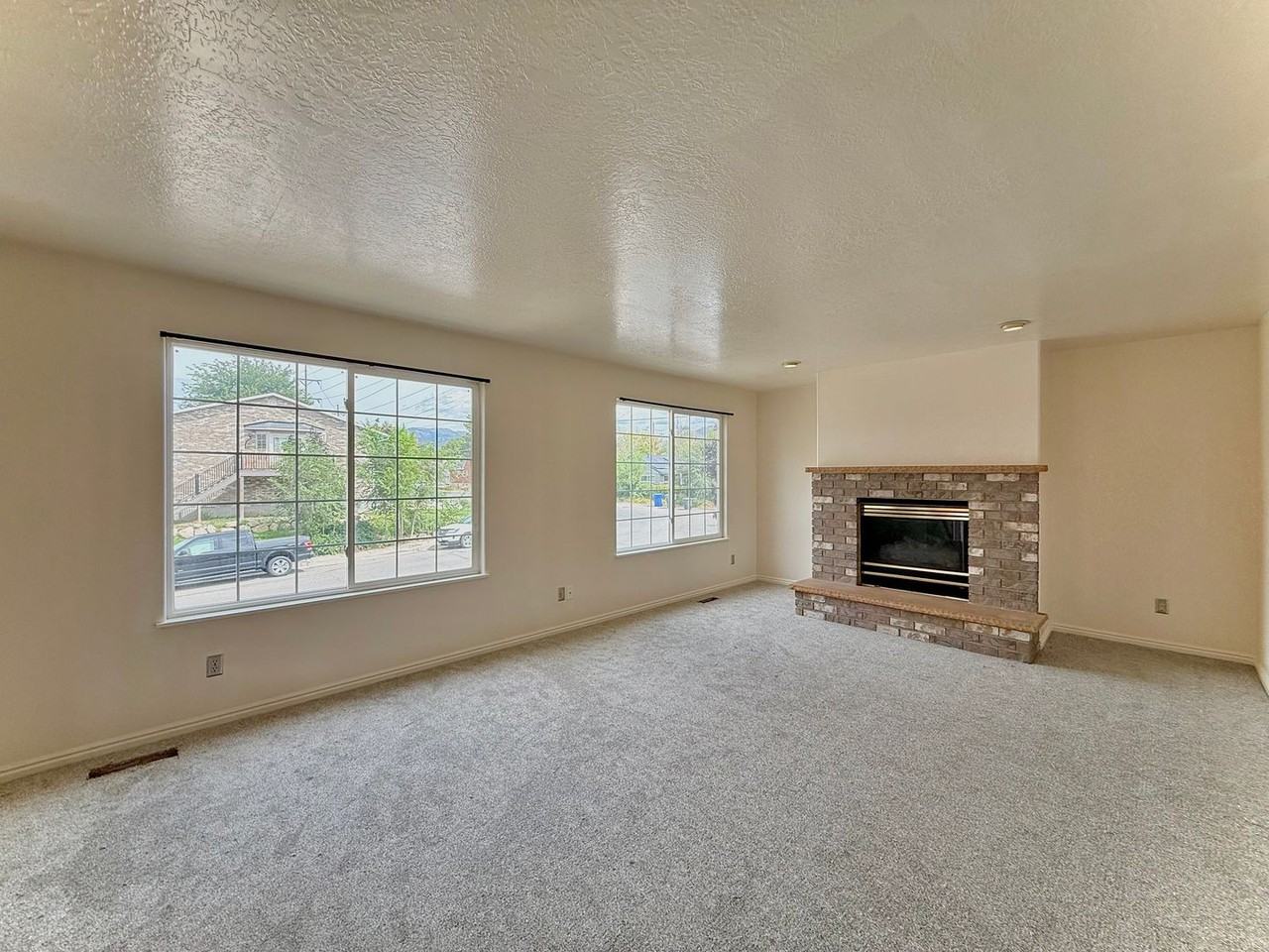 1080 E Elgin Ave - Photo 7 of 32