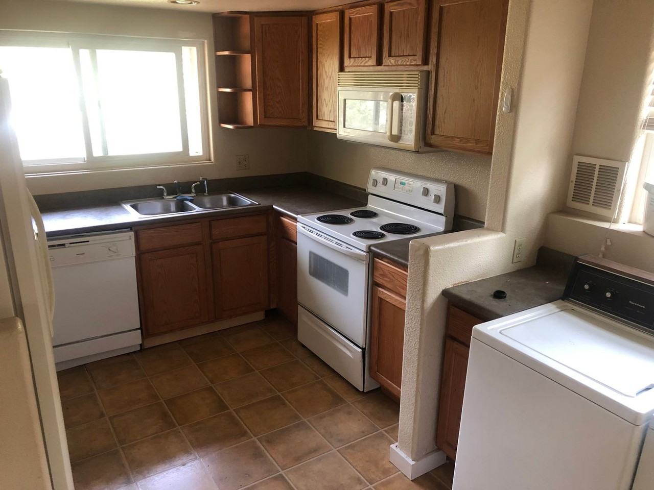 2227 S Williams St - Photo 5 of 15