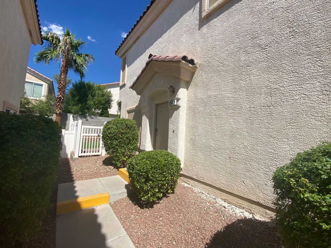 2562 Land Rush Dr - Photo 2 of 38