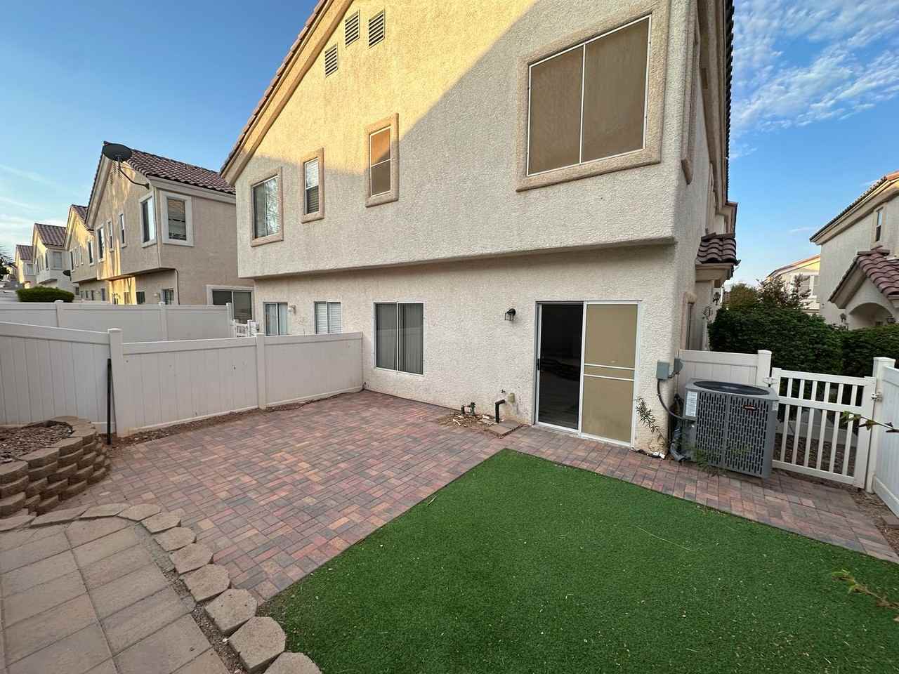 2562 Land Rush Dr - Photo 3 of 38