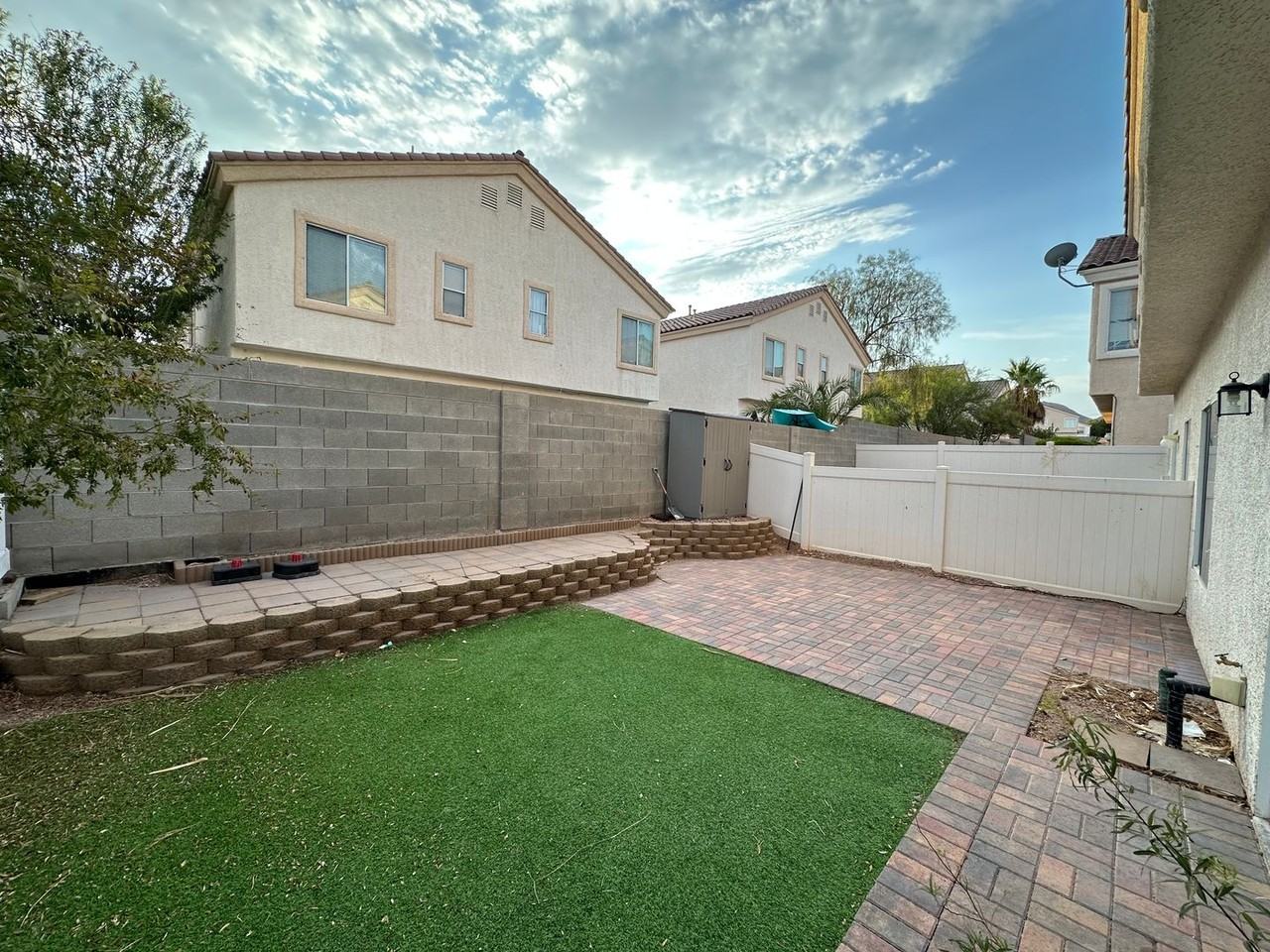 2562 Land Rush Dr - Photo 5 of 38