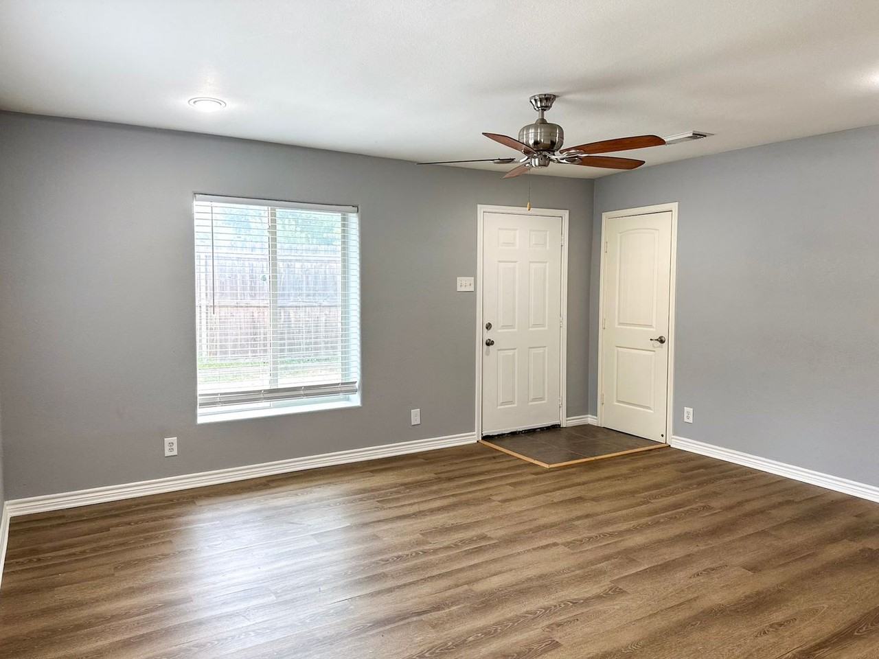 5214 Lane St - Photo 2 of 21