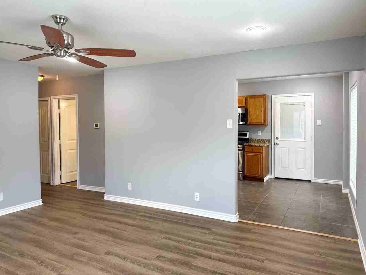 5214 Lane St - Photo 4 of 21