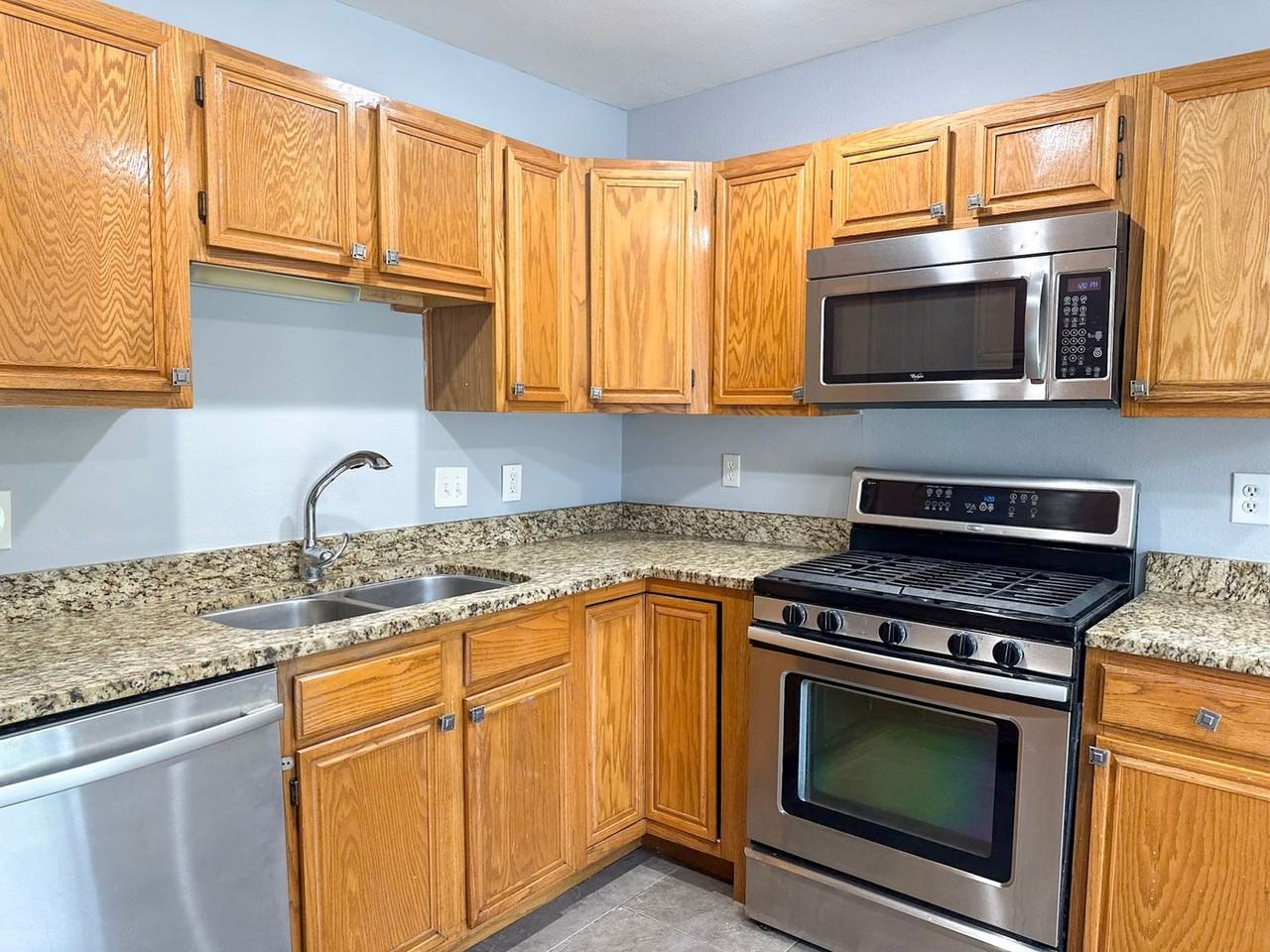 5214 Lane St - Photo 6 of 21