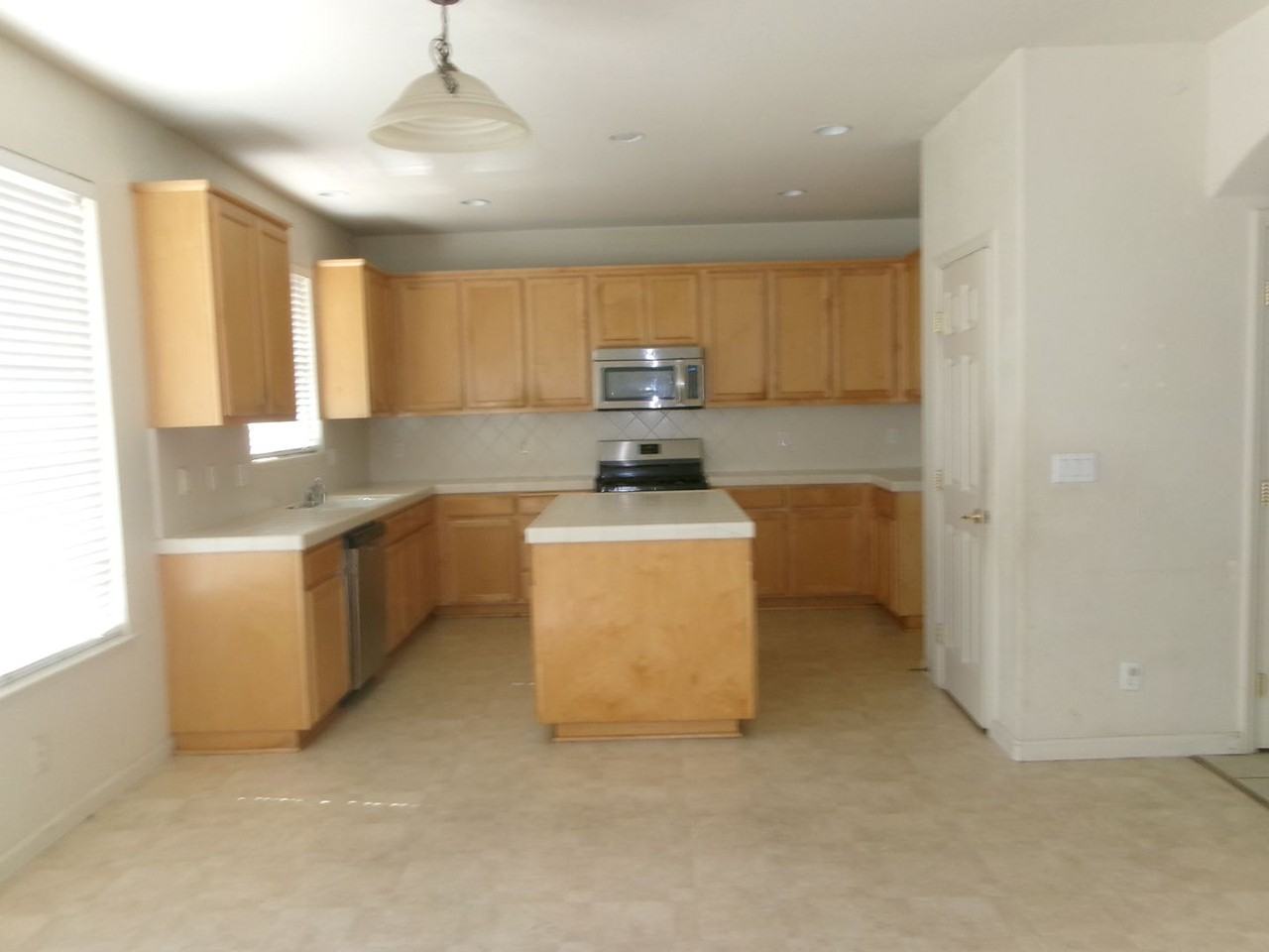 10308 Galveston Way - Photo 5 of 16
