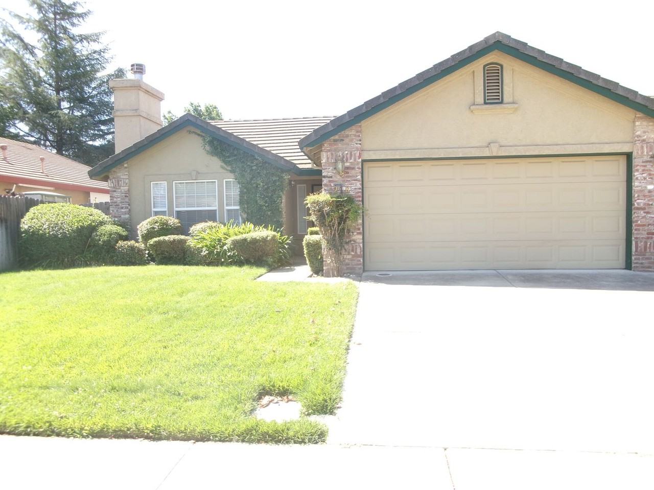 218 Idlewild Dr - Photo 2 of 17