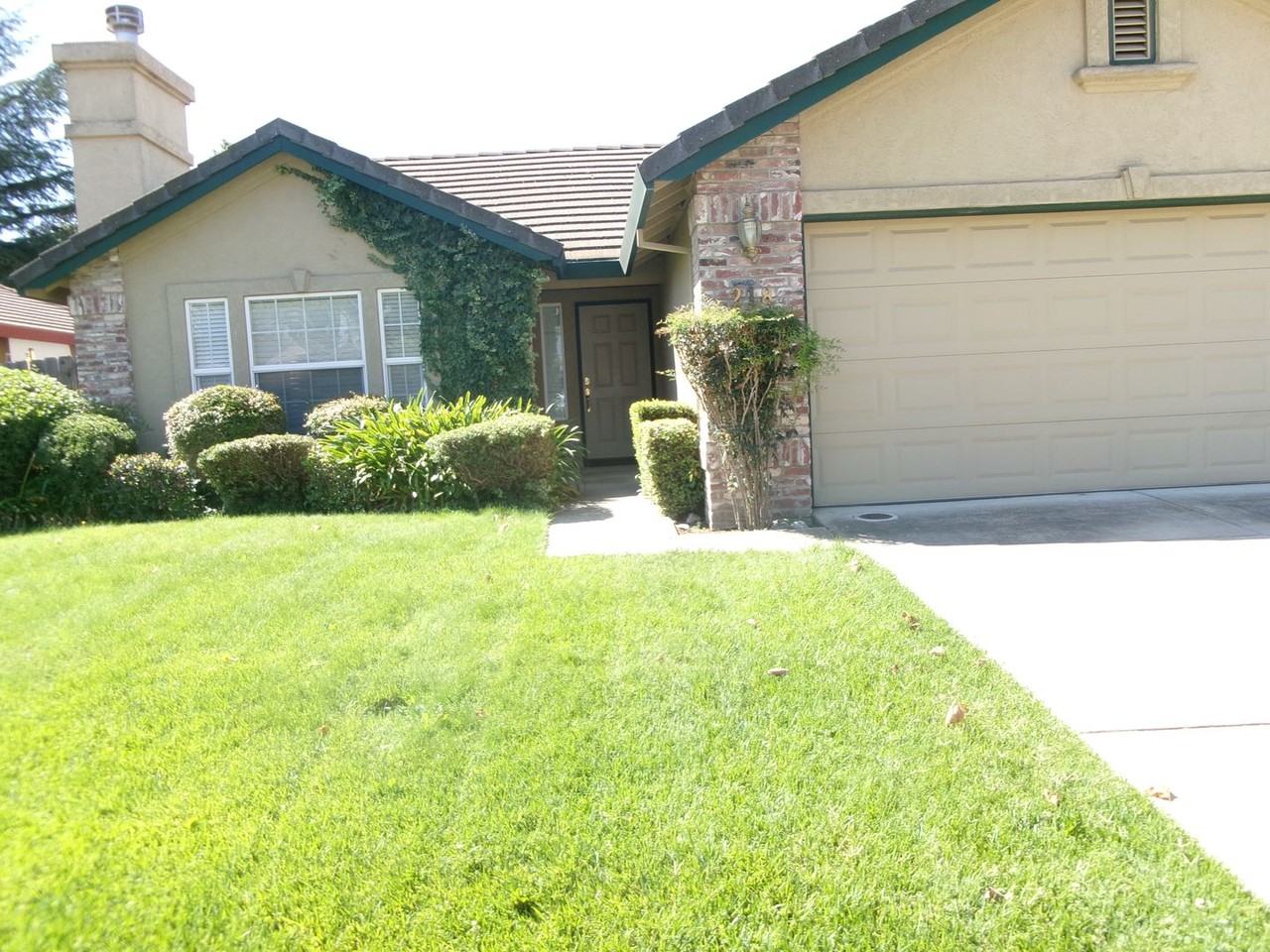 218 Idlewild Dr - Photo 3 of 17