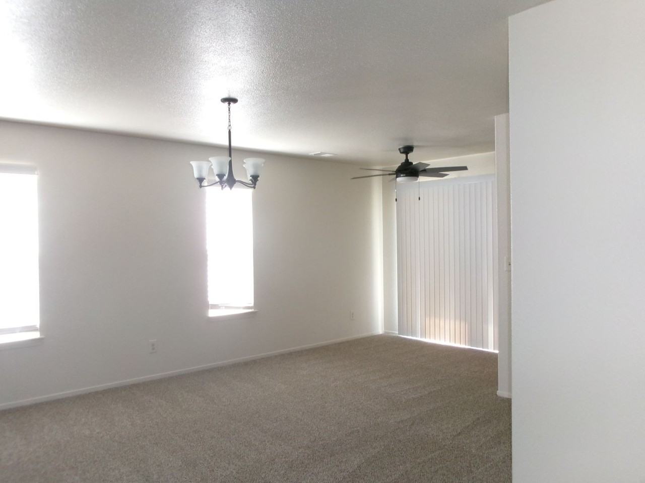 218 Idlewild Dr - Photo 4 of 17