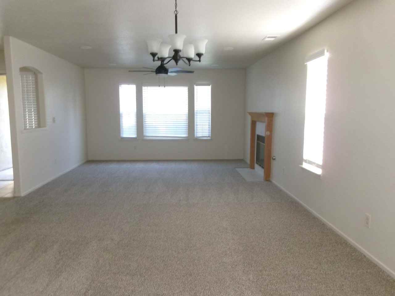 218 Idlewild Dr - Photo 7 of 17
