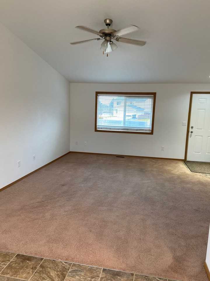 1617 Dynasty Dr - Photo 3 of 14