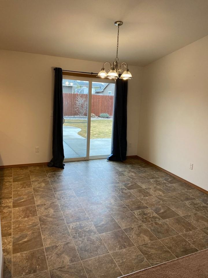1617 Dynasty Dr - Photo 4 of 14