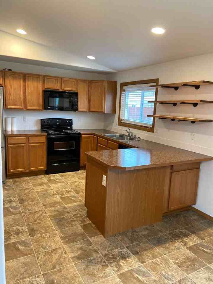 1617 Dynasty Dr - Photo 5 of 14