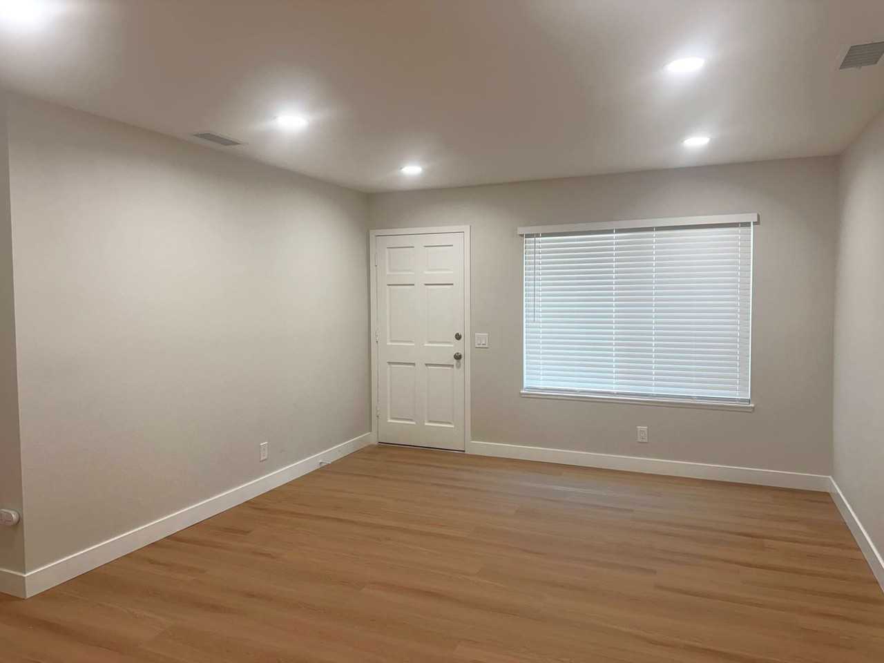 4950 Hancock St - Photo 5 of 21