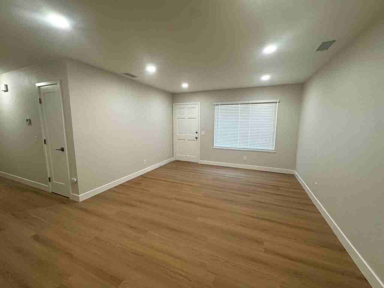 4950 Hancock St - Photo 6 of 21