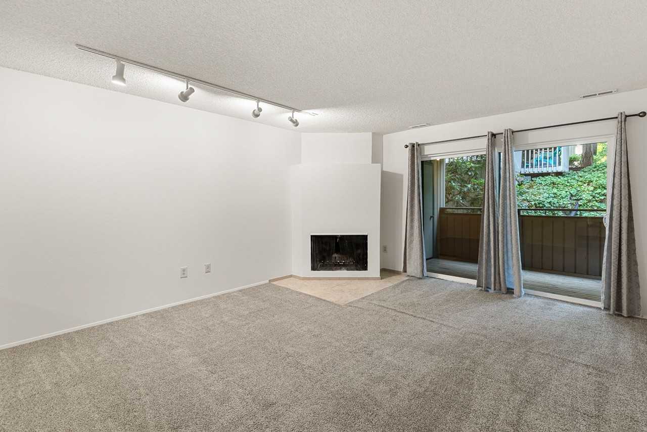 10922 Ne 34th Pl #2 - Photo 4 of 17