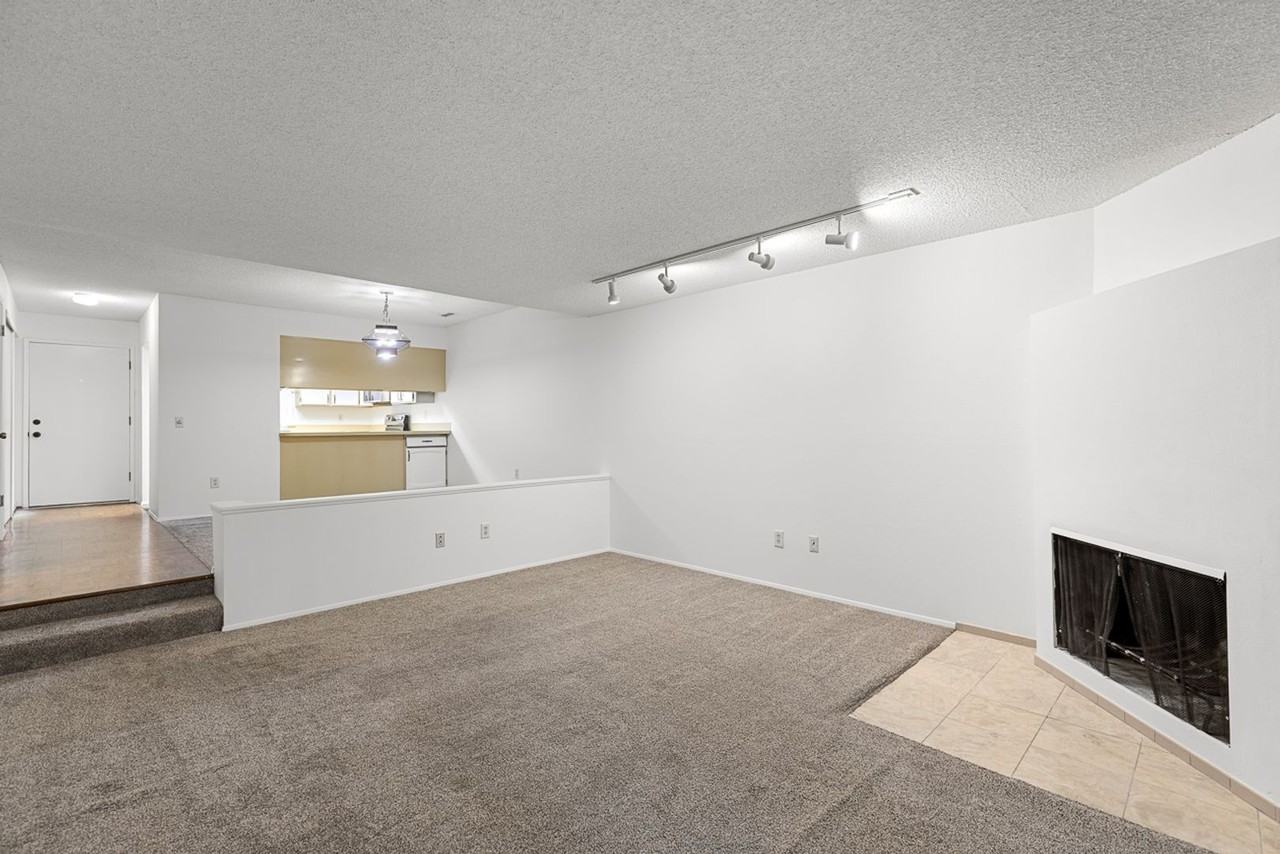 10922 Ne 34th Pl #2 - Photo 5 of 17