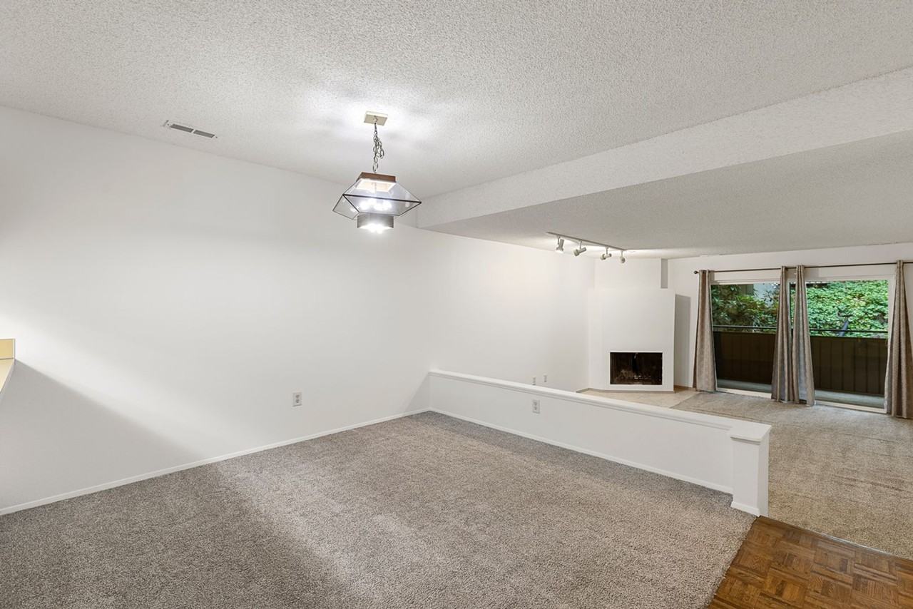 10922 Ne 34th Pl #2 - Photo 6 of 17