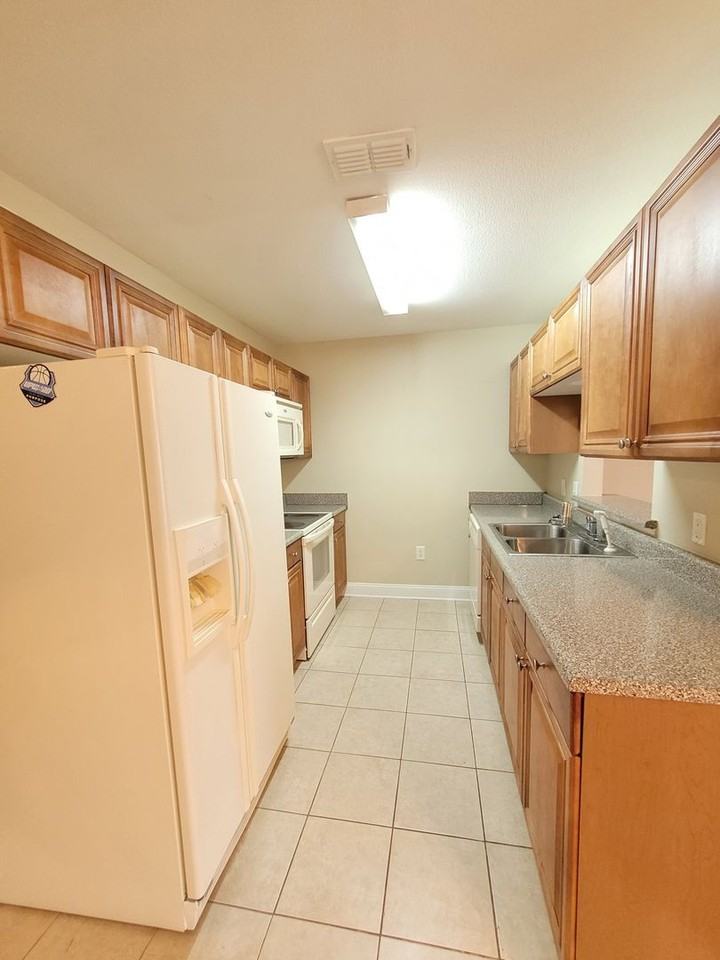 803 Majestic Dr - Photo 7 of 30