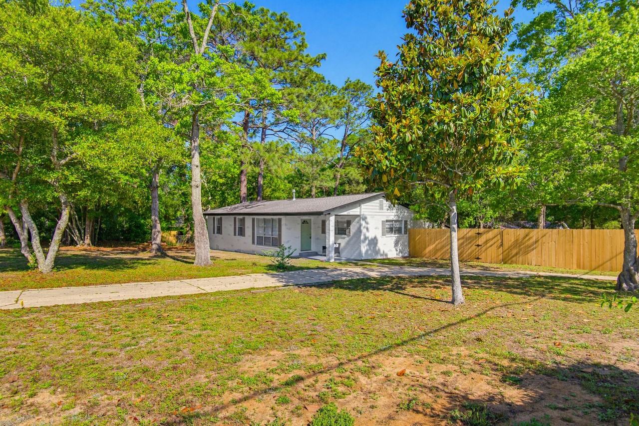 1095 Texas Pkwy - Photo 4 of 50