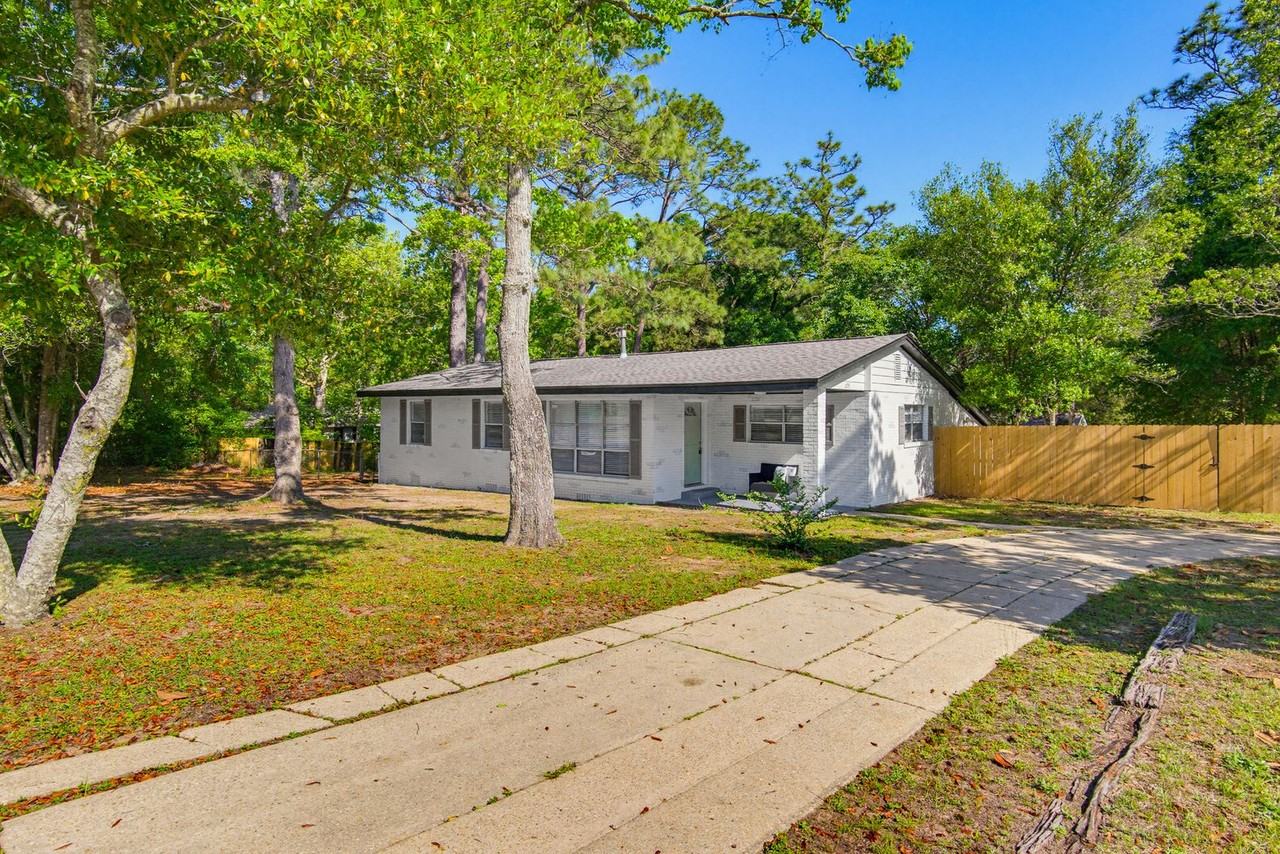 1095 Texas Pkwy - Photo 5 of 50