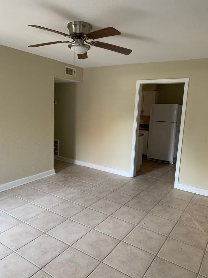 6139 Syrcle Ave - Photo 5 of 17