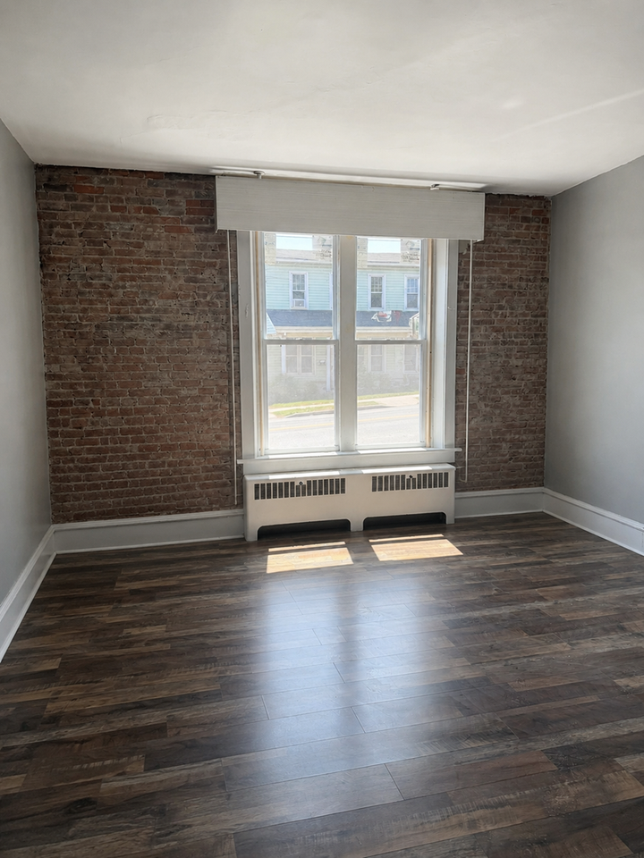439 W High St - Photo 2 of 13