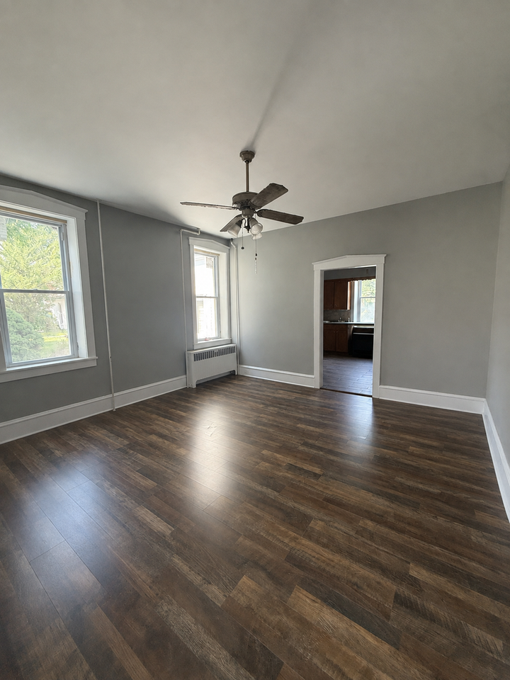 439 W High St - Photo 3 of 13