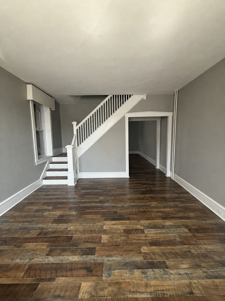 439 W High St - Photo 4 of 13