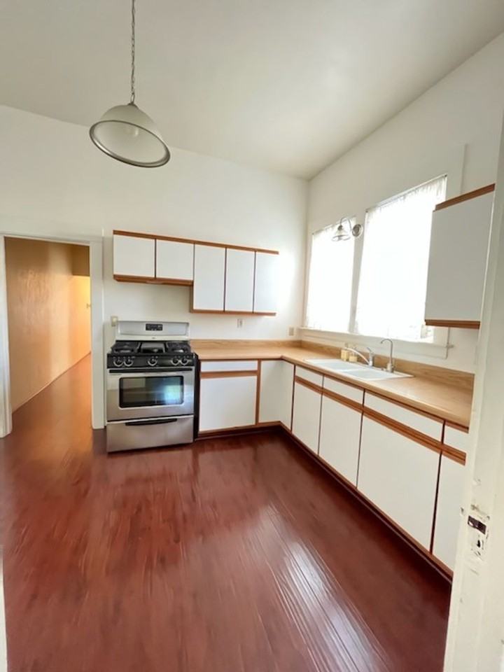 1051 1/2 Buchon St - Photo 2 of 11