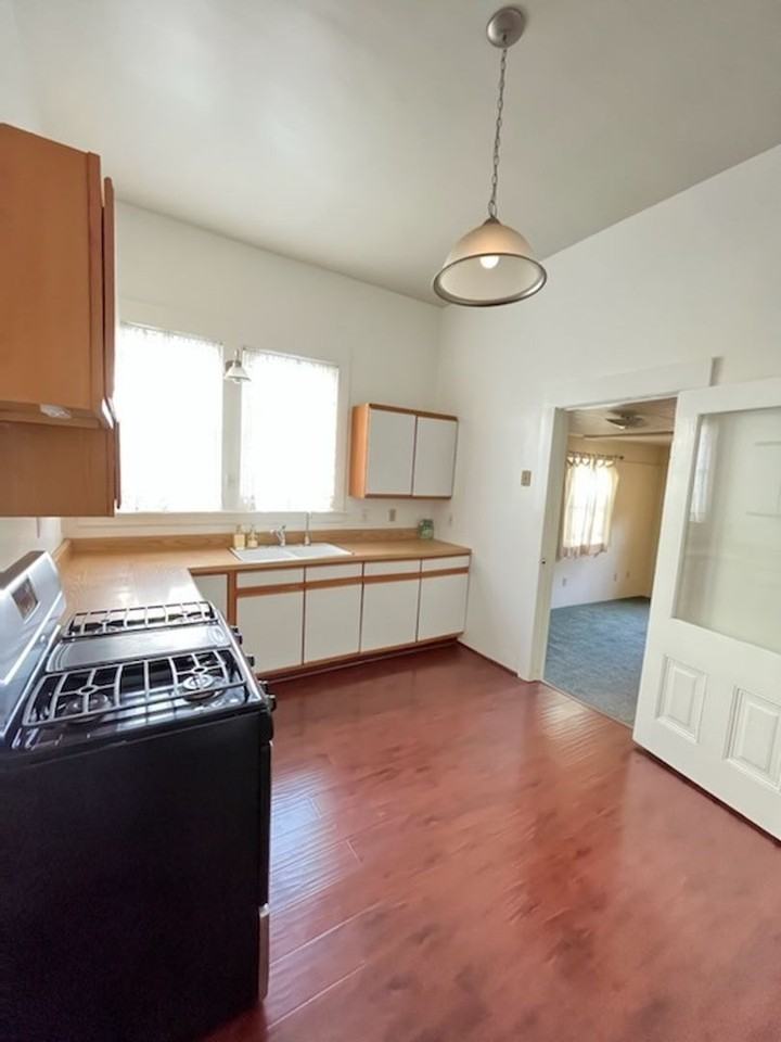 1051 1/2 Buchon St - Photo 3 of 11