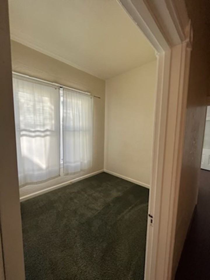 1051 1/2 Buchon St - Photo 5 of 11
