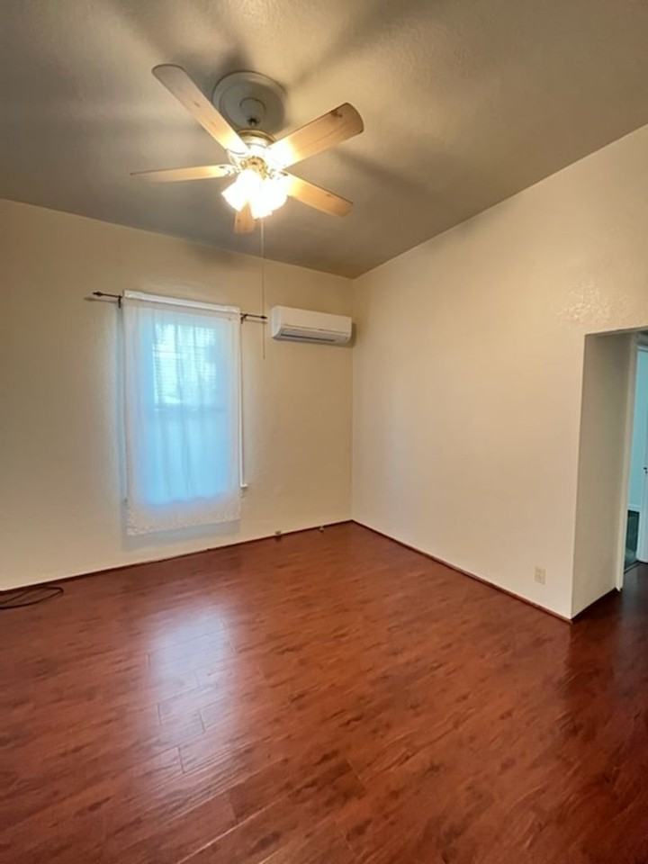 1051 1/2 Buchon St - Photo 6 of 11