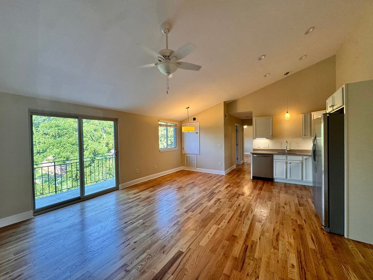 106 S Anderson St - Photo 2 of 14