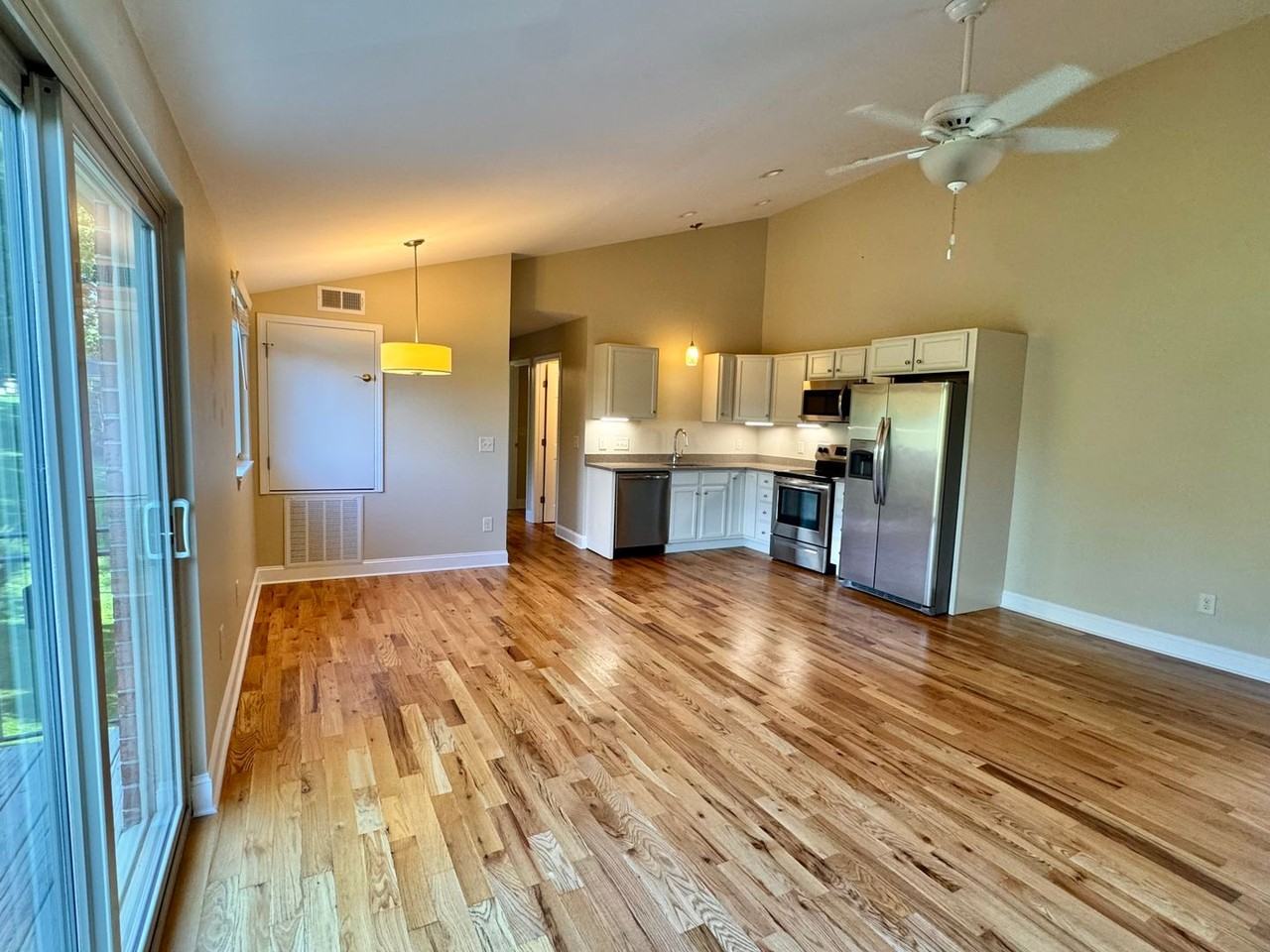 106 S Anderson St - Photo 3 of 14
