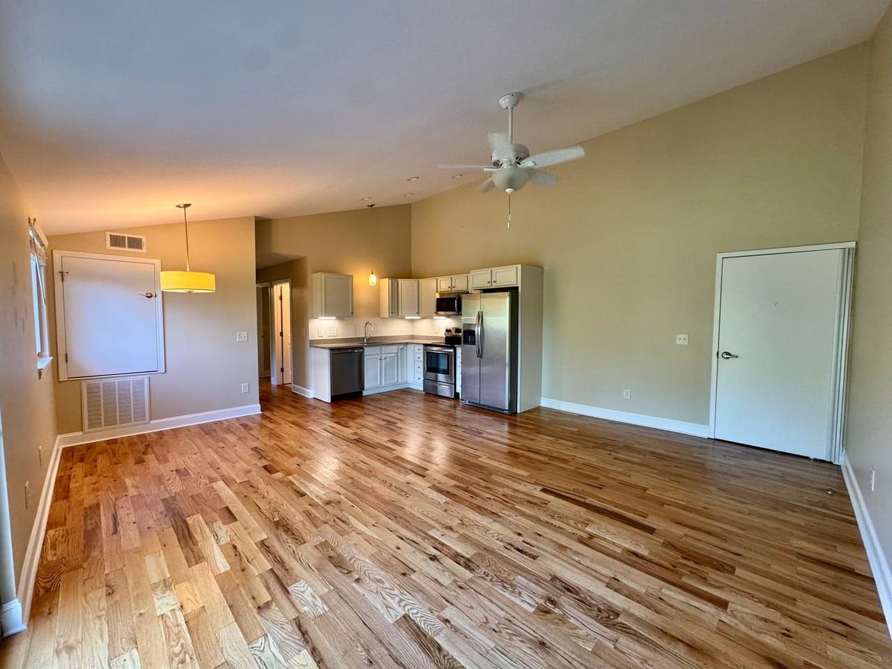 106 S Anderson St - Photo 4 of 14