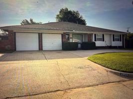 featured image of 2204 Edgewood Dr