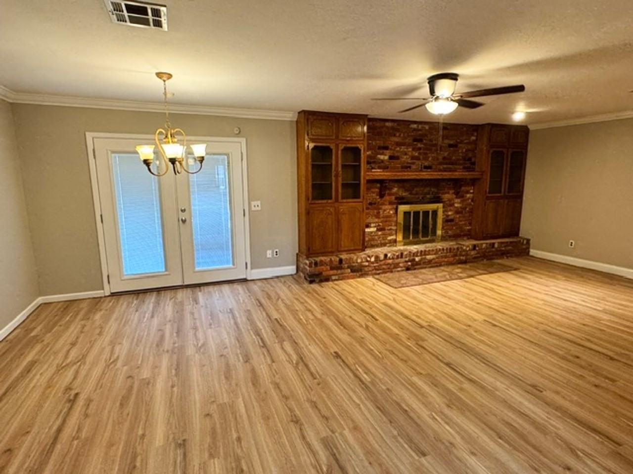 2204 Edgewood Dr - Photo 3 of 21