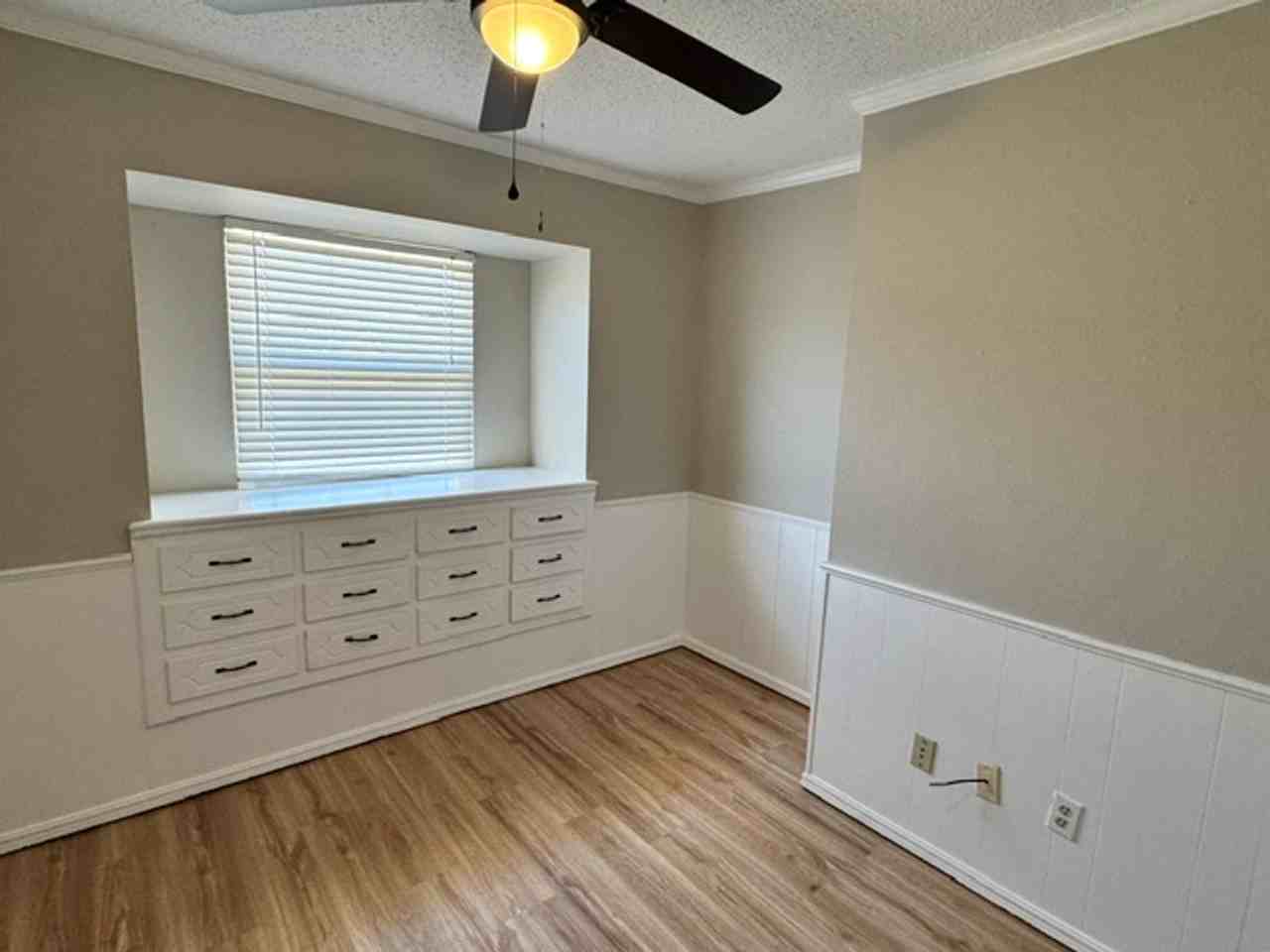 2204 Edgewood Dr - Photo 4 of 21