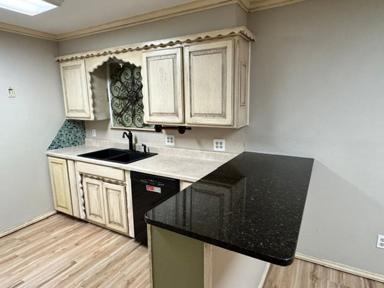 2204 Edgewood Dr - Photo 5 of 21
